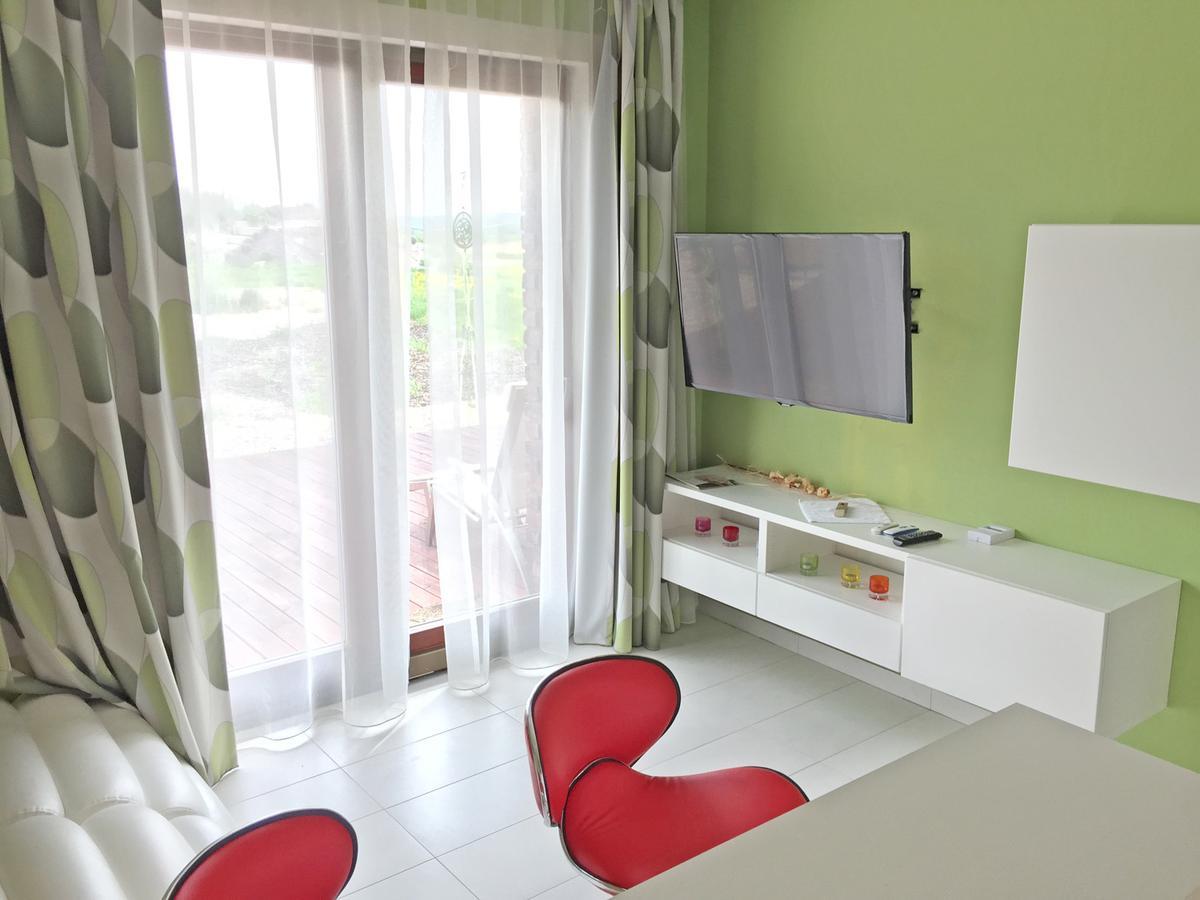Lake View Apartments Near Golf Resort Kuneticka Hora, Dritec Pardubice Exterior foto