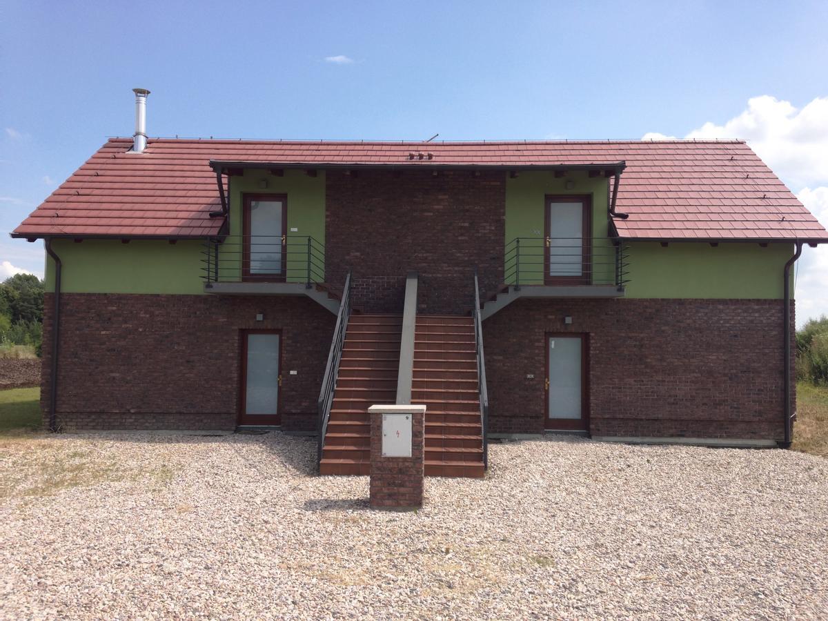 Lake View Apartments Near Golf Resort Kuneticka Hora, Dritec Pardubice Exterior foto